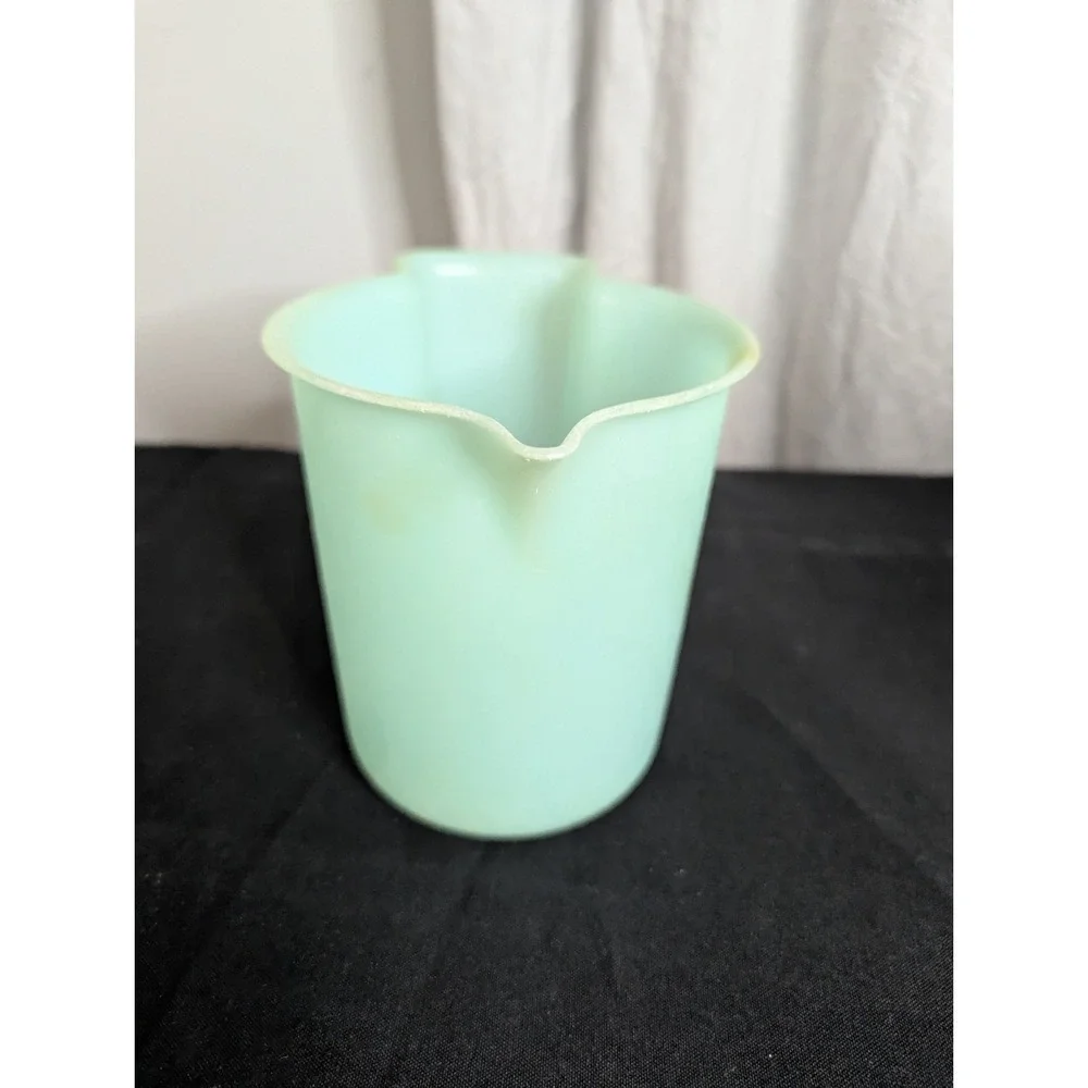 vintage Tupperware 40oz millionaire lime milk pitcher creamer 131-2 USA made‎